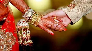 عورتیں طلاق کیوں لے رہی ہیں؟ کیااب شادی کا رشتہ سوالوں کے گھیروں میں ہے؟