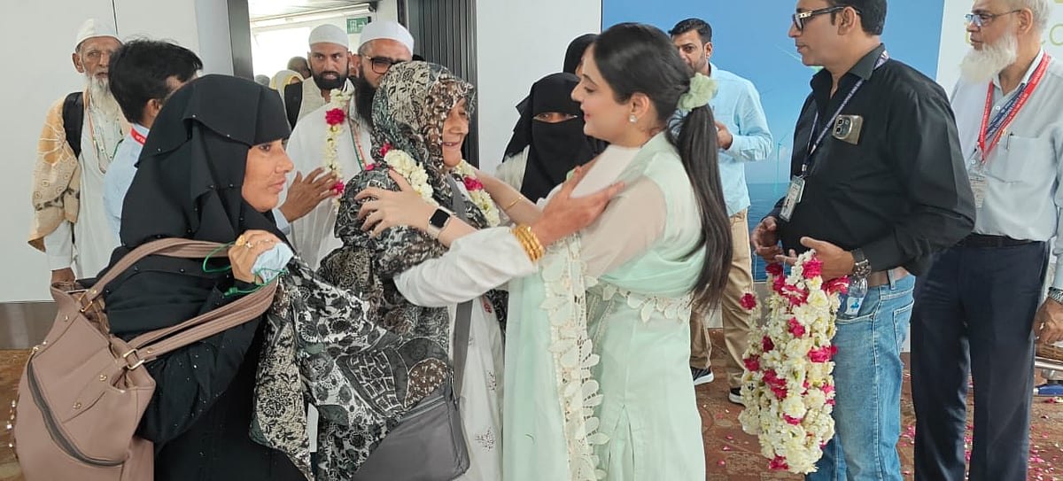 51 بغیر محرم حج کرنے والی خواتین سعودی ایئرلائنس سے دہلی پہنچیں، دہلی ایئرپورٹ پر چیئرپرسن کوثر جہاں نے کیا استقبال