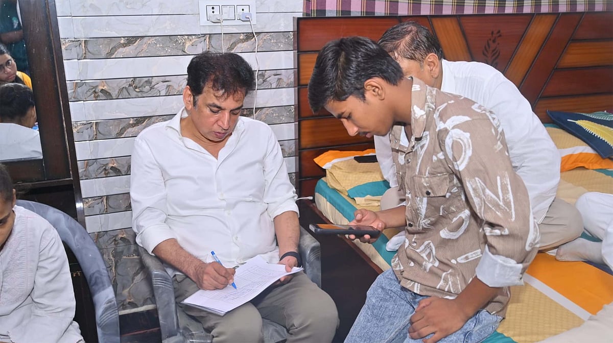 دہلی میں میگا جاب فیئر کے لیے کانگریس کی گھر گھر مہم، دیویندر یادو نے خود کیا نوجوانوں کا رجسٹریشن
