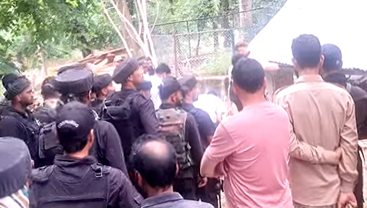 کشمیر کے ہندواڑہ میں مسجد کی تعمیر نو کے دوران دھماکہ، 3 افراد زخمی