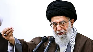 ایران کی راجدھانی تہران سے جنوب کے کسی شہر میں شفٹ کرنے کی تیاری، صدر نے خامنہ ای کو بھیجی قرارداد