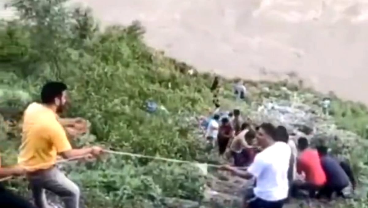 رودر پریاگ میں بڑا حادثہ، مسافروں سے بھری بس الکنندہ ندی میں گری، 1 کی موت، 11 لاپتہ