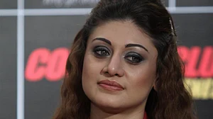 اداکارہ شیفالی ذری والا کا انتقال، 42 سال کی عمر میں حرکت قلب بند، گانے 'کانٹا لگا' سے مشہور ہوئی تھیں