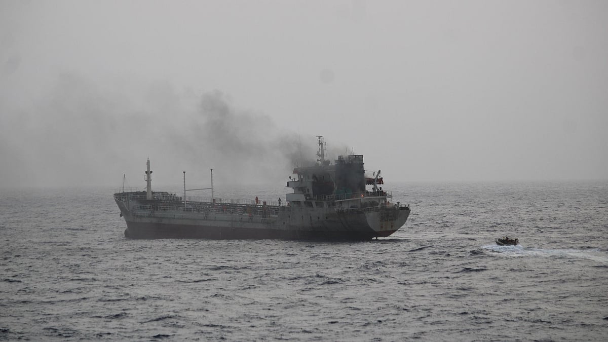 <div class="paragraphs"><p>سمندری جہاز میں لگی آگ کا منظر، تصویر <a href="https://x.com/indiannavy">@indiannavy</a></p></div>