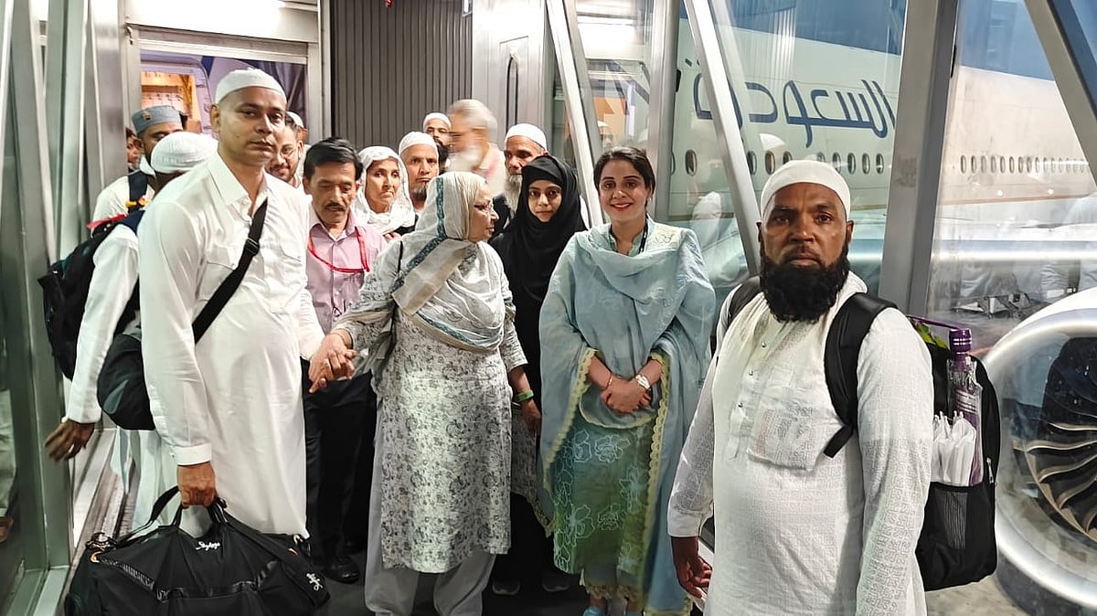 حج 2025: حجاج کرام کی واپسی کا سلسلہ اختتام پذیر، آخری پرواز سے 401 حاجیوں کی دہلی واپسی