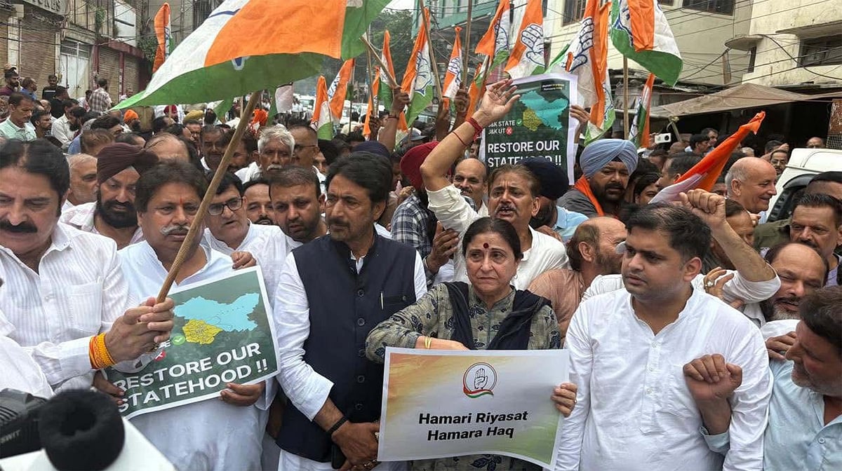 جموں و کشمیر میں ریاستی درجہ کے مطالبے پر کانگریس لیڈروں کی گرفتاری، انڈیا اتحاد کا پارلیمنٹ میں مسئلہ اٹھانے کا اعلان
