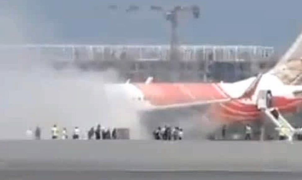 ایئر انڈیا کے مسافر طیارہ میں لینڈنگ کے وقت لگی آگ، دہلی ایئرپورٹ پر بڑا حادثہ ٹل گیا