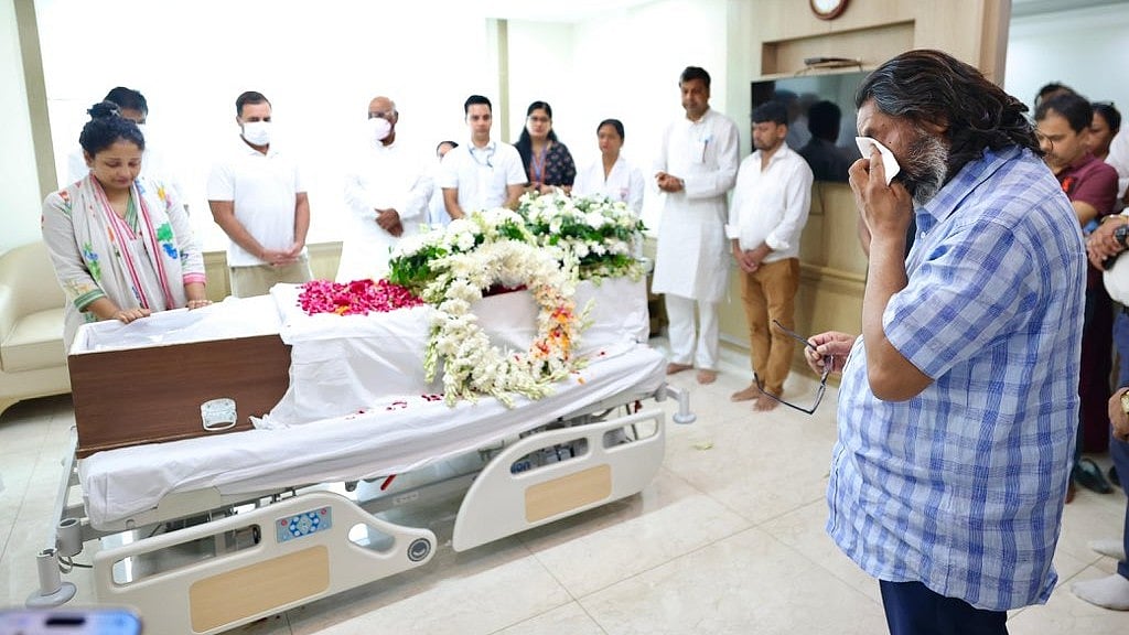 شیبو سورین کے انتقال پر ملکارجن کھڑگے، راہل گاندھی، ایم کے اسٹالن سمیت مختلف سیاسی رہنماؤں کا اظہارِ تعزیت
