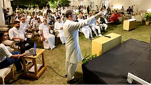 راہل گاندھی کی ڈنر میٹنگ: انڈیا بلاک کے رہنماؤں کو دکھائے الیکشن فراڈ کے ثبوت ... دیکھیں خصوصی فوٹو گیلری