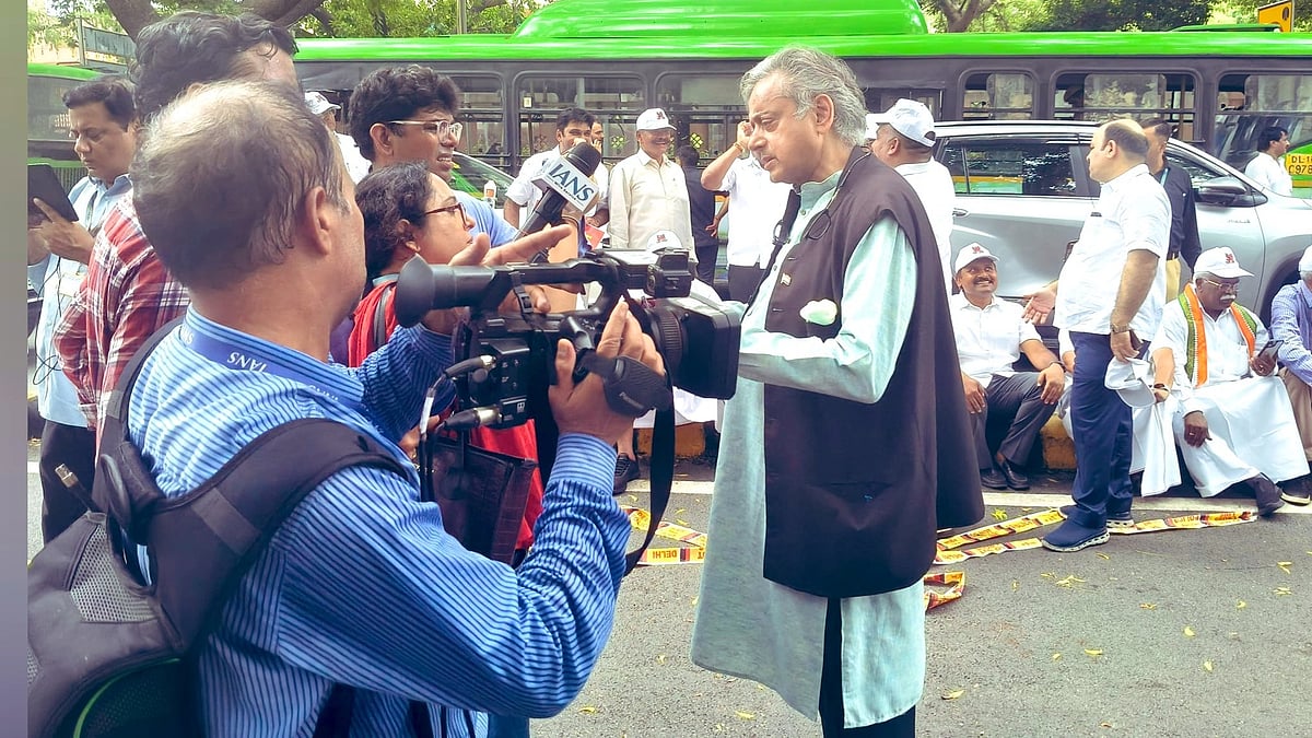 ووٹ چوری: ’راہل گاندھی کے سوالات کا سنجیدگی سے جواب دیا جانا چاہیے‘، ششی تھرور نے الیکشن کمیشن کو بنایا ہدف تنقید