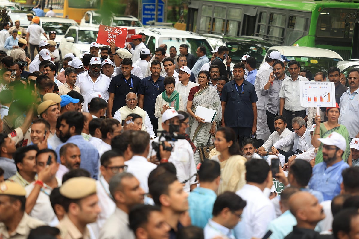 ’ووٹ چوری‘ کے خلاف اپوزیشن اراکین پارلیمنٹ کی ریلی میں نظر آیا زبردست جوش، دیکھیں تصویری جھلکیاں