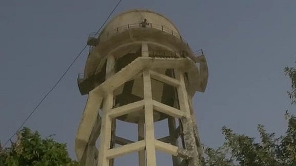 عاشق شادی کے لیے ٹاور پر چڑھ گیا، معاملہ آن لائن فراڈ کا نکلا