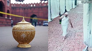 لال قلعہ میں مذہبی تقریب کے دوران ہیروں اور سونے سے مزین بیش قیمتی ’کلش‘ چوری، اوم برلا کی موجودگی میں واردات