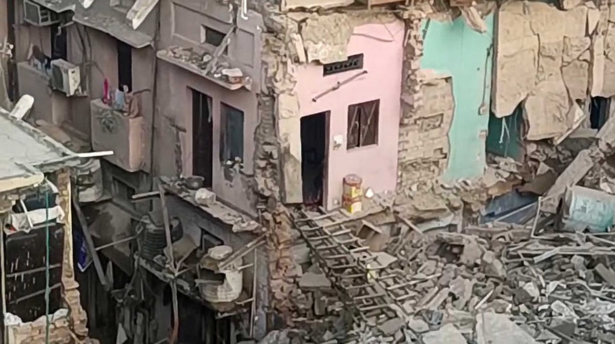 دہلی میں اندوہناک حادثہ، پنجابی بستی کی 4 منزلہ عمارت زمین بوس، 14 افراد کا ریسکیو