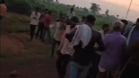 مدھیہ پردیش کے گُنا میں زبردست ہنگامہ، تیر لگنے سے ایک شخص کی موت، درجن بھر افراد زخمی، زمین تنازعہ پر 300 لوگ متصادم