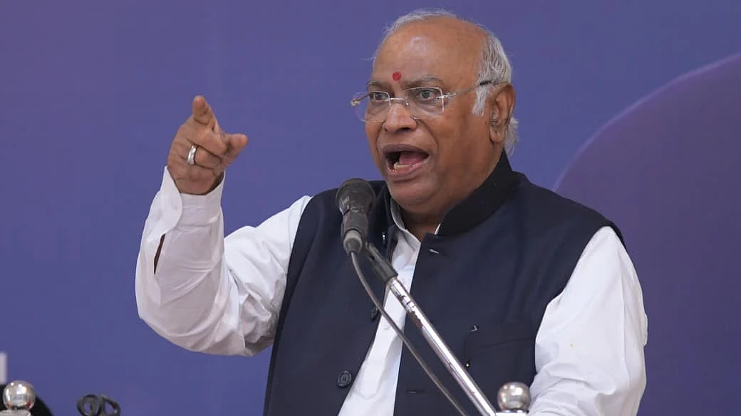 <div class="paragraphs"><p> تصویر بشکریہ&nbsp;@kharge</p></div>