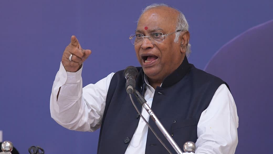 <div class="paragraphs"><p> تصویر بشکریہ&nbsp;@kharge</p></div>
