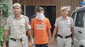 دہلی: منڈاولی پولیس نے عادی چور کو دبوچا، چوری شدہ لیپ ٹاپ برآمد