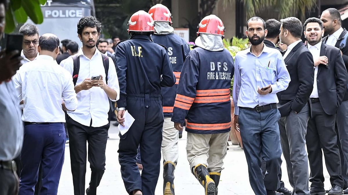 دہلی کے بعد بامبے ہائی کورٹ کو بھی بم کی دھمکی، دونوں عدالتوں کے احاطے خالی کرائے گئے