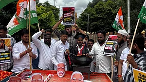 وزیر اعظم مودی کے یومِ پیدائش پر یوتھ کانگریس نے منایا ’یومِ بے روزگار‘، ’نوکری چور، گدی چھوڑ‘ کے نعروں سے گونج اٹھا دہلی