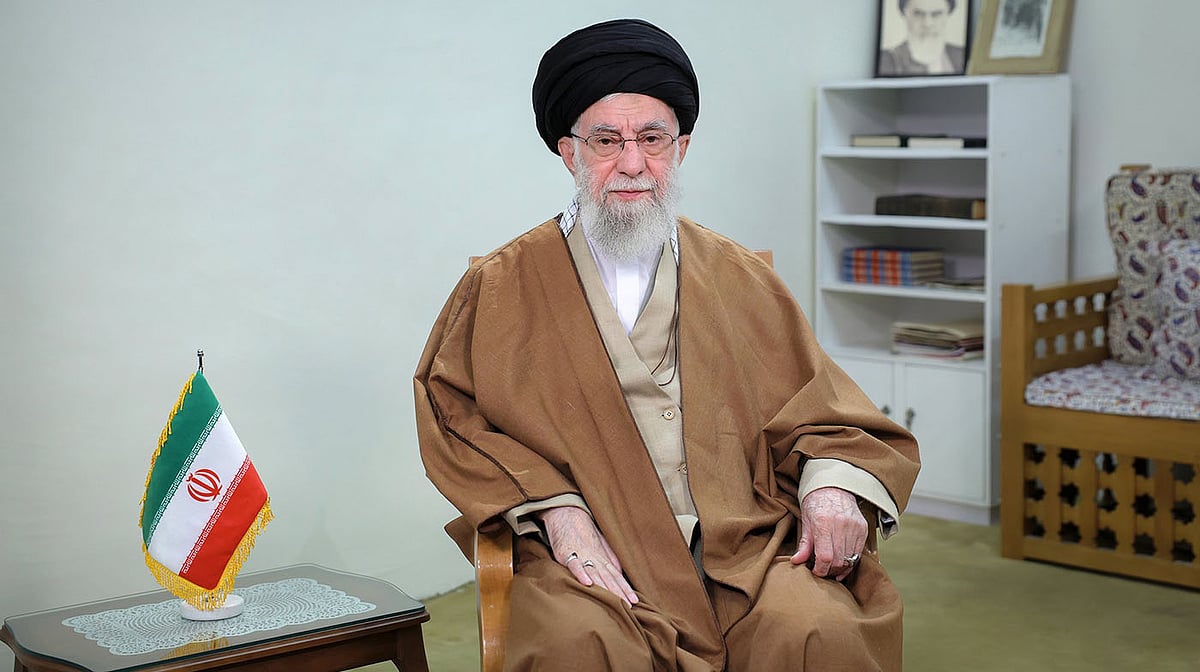 امریکہ سے جوہری مذاکرات ایران کے لیے نقصان دہ، بڑے خطرات لاحق ہو سکتے ہیں، علی خامنہ ای کی تنبیہ