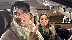 رنگداری و زمین معاملہ: عرفان سولنکی کو الٰہ آباد ہائی کورٹ نے سنائی خوشخبری، کارروائی پر آئندہ حکم تک لگی روک