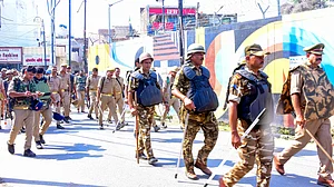 مغربی یوپی کے شہروں میں نمازِ جمعہ کی ادائیگی کے دوران چپے چپے پر سخت پہرہ، فلیگ مارچ اور کڑی نگرانی