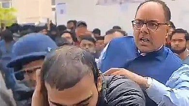 جس آئی اے ایس نے بی پی ایس سی امیدوار کو مارا تھا تھپڑ، اسے وزیر اعلیٰ نتیش نے بنایا اپنا سکریٹری!