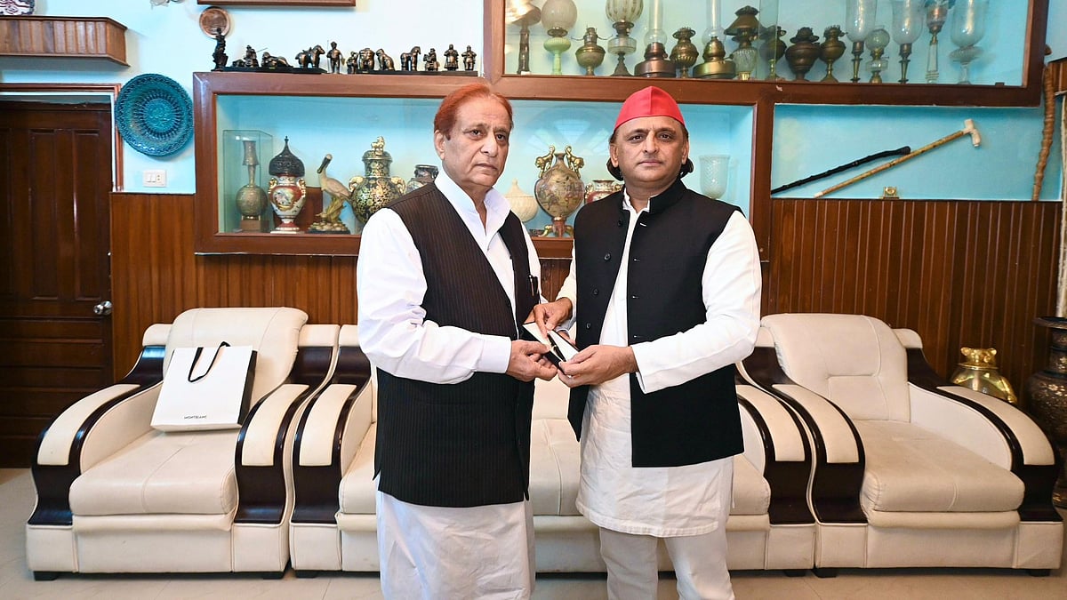 <div class="paragraphs"><p>اکھلیش یادو اور اعظم خان، تصویر بشکریہ&nbsp;@yadavakhilesh</p></div>