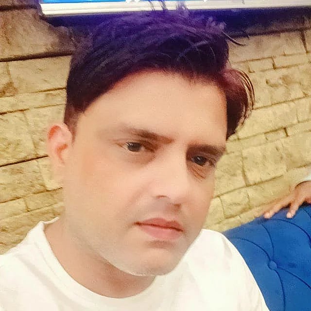 <div class="paragraphs"><p>ابھیشیک کمار، جس پر دھوکہ دہی کا الزام ہے</p></div>