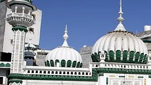 باغپت: امام کی بیوی اور دو بیٹیوں کا تیز دھار دار ہتھیار سے قتل، علاقہ میں سنسنی