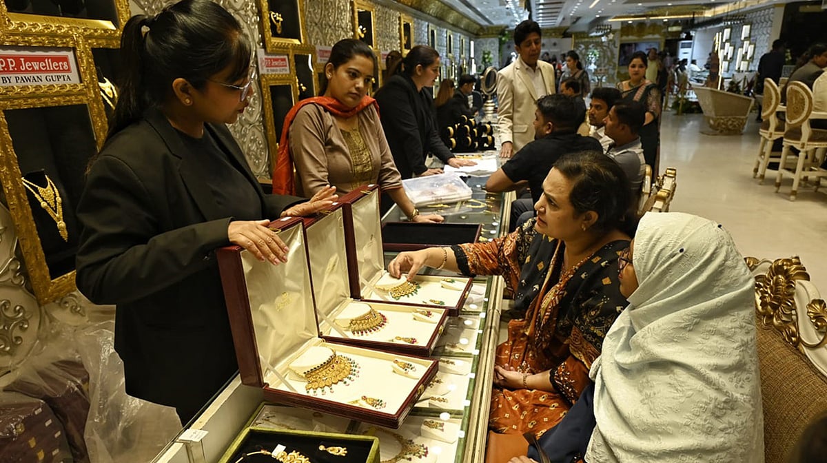 بیرون ممالک سے سونا اور چاندی کی برآمدگی اچانک ہوئی بند، کسٹم میں کیوں پھنس گیا سارا مال؟