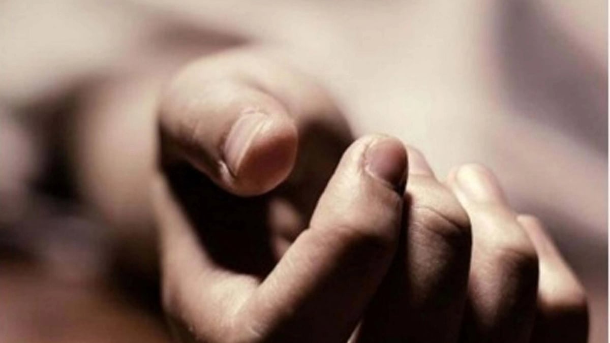 بیمار بیٹی کو کندھوں پر اٹھا کر لے گئی بوڑھی ماں، مدد نہ ملنے پر راستے میں ہو گئی موت