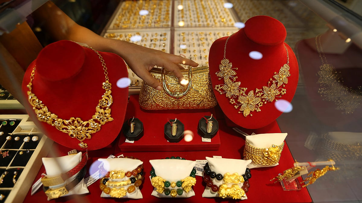 سونے کے عالمی نرخوں میں تاریخی اضافے کے بعد ایک دن میں ریکارڈ  کمی، چاندی بھی بری طرح لڑکھڑا گئی