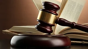 ایم پی: جوڈیشل مجسٹریٹ کے گھر پر حملہ، شرپسندوں کا ہنگامہ، پتھراؤ اور جان سے مارنے کی دھمکیاں
