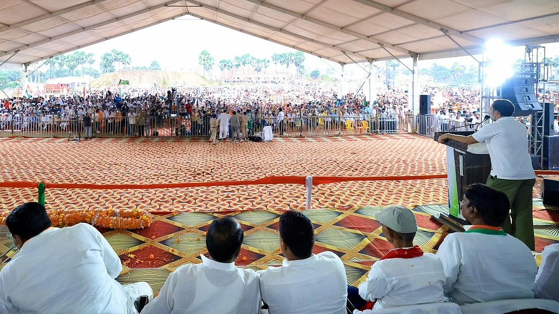 <div class="paragraphs"><p>بہار کے شیخ پورہ میں ریلی سے خطاب کرتے ہوئے راہل گاندھی، تصویر @INCIndia</p></div>