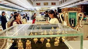 سونے کی قیمتوں میں پھر اضافہ، 10 گرام کی قیمت ہو گئی 1 لاکھ 20 ہزار روپئے