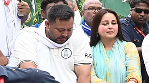 لالو پرساد یادو کی بیٹی روہنی آچاریہ نے سیاست اور خاندان سے کنارہ کشی کا کیا اعلان