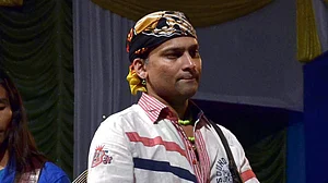زوبن گرگ کی فلم ’روئی روئی بنالے‘ دیکھنے کے لیے آسام کے سنیما گھروں میں عوام کا سیلاب