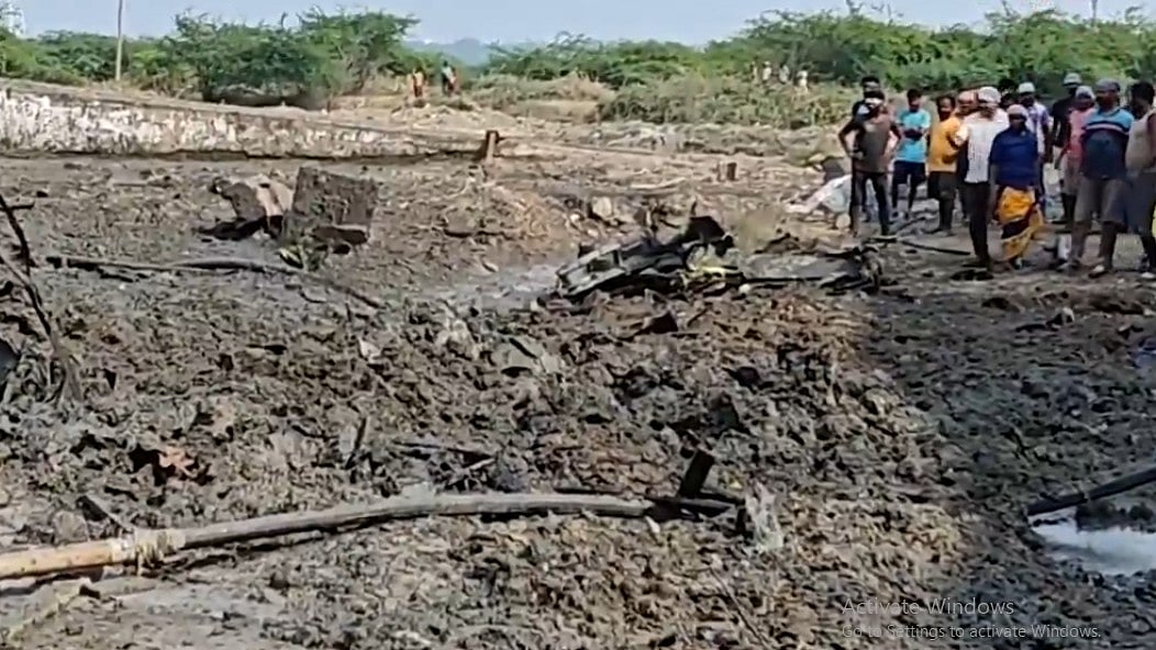 چنئی: ہندوستانی فضائیہ کا تربیتی طیارہ گر کر تباہ، بڑی مشکل سے بچی پائلٹ کی جان، مقامی لوگوں نے کی مدد
