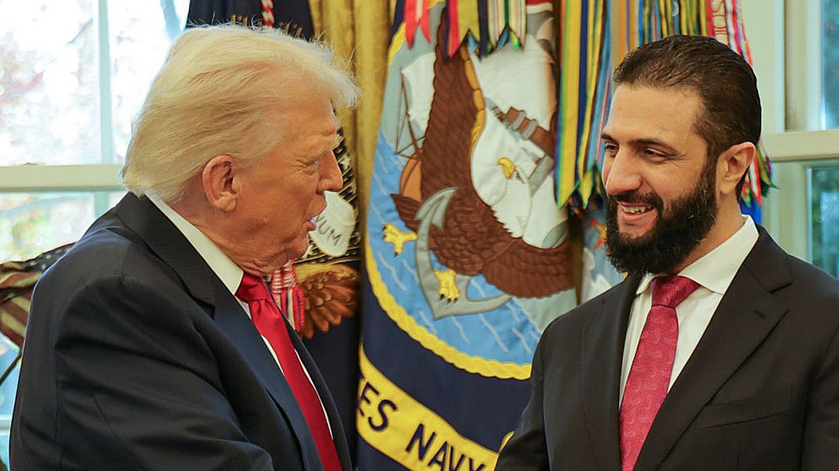 <div class="paragraphs"><p>وائٹ ہاؤس میں شامی صدر احمد الشرع سے ملاقات کرتے صدر ٹرمپ / Getty Images</p></div>