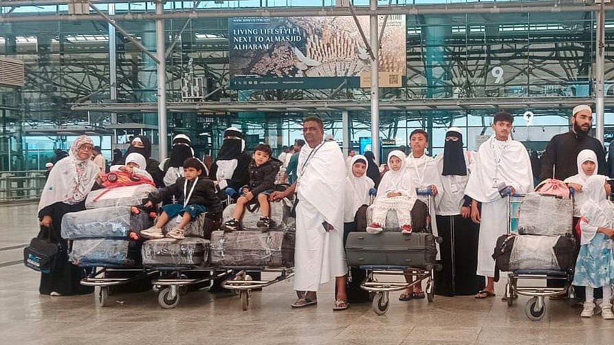 سعودی عرب: سڑک حادثہ میں ہلاک 45 عمرہ زائرین میں حیدر آباد کی ایک ہی فیملی کے 18 افراد بھی شامل
