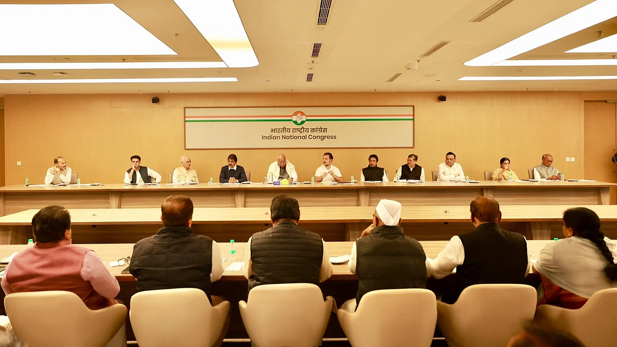 <div class="paragraphs"><p>میٹنگ کا منظر، تصویر&nbsp;<a href="https://x.com/kharge">@kharge</a></p></div>