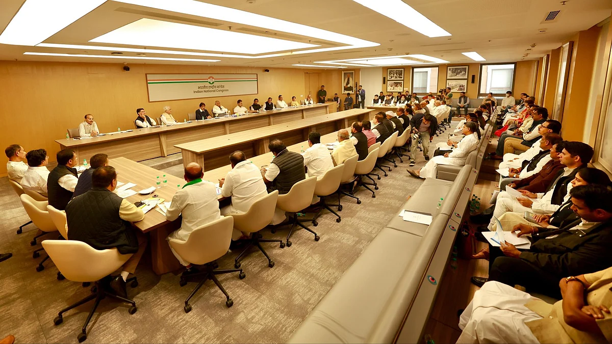 <div class="paragraphs"><p>میٹنگ کا منظر، تصویر&nbsp;<a href="https://x.com/kharge">@kharge</a></p></div>