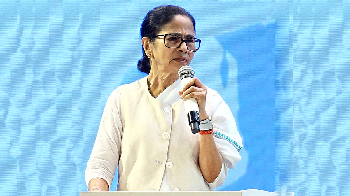 ’اگر بوس زندہ ہوتے تو انہیں بھی سماعت کے لیے بلایا جاتا‘، ممتا بنرجی نے ایس آئی آر پر الیکشن کمیشن کو بنایا نشانہ
