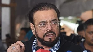 وقت مقررہ پر نماز پڑھنا مسلمان پر فرض ہے اس لئے اگر کوئی نماز پڑھتا ہے تو اس پر اعتراض کیوں ؟: ابوعاصم اعظمی