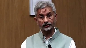 امریکہ کے ساتھ تجارتی تنازعات کے درمیان جے شنکر کا بڑا بیان،’معیشت پر حاوی ہورہی سیاست‘