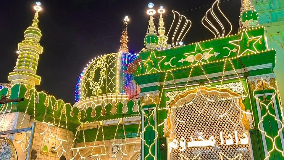 <div class="paragraphs"><p>آستانہ حضرت مخدوم شاہ ماہمی</p></div>