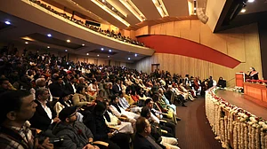 دہائیاں گزر چکی ہیں لیکن جواہر لال نہرو اب بھی کروڑوں ہندوستانیوں کے لیے روشنی کے مینار ہیں: سونیا گاندھی