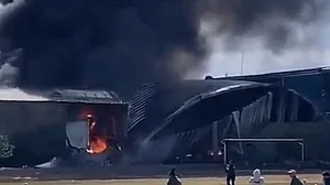 میکسیکو میں خوفناک حادثہ، ایمرجنسی لینڈگ کی کوشش میں عمارت سے ٹکرایا پرائیویٹ جیٹ، 10 لوگوں کی موت